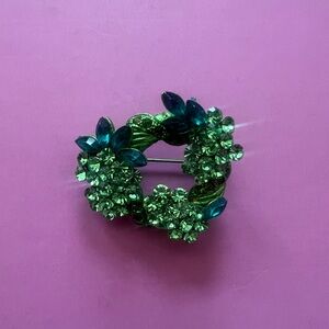 Green Floral Wreath Brooch